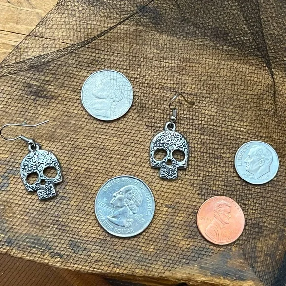 💀  Etched Sugar Skull Silver Dangle Earrings 
~ “Day of the Dead” 🥀 - Picture 4 of 7